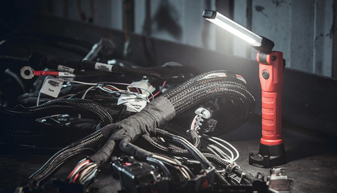 Brightguy Shop -Brightguy Shop Streamlight Strion Switchblade 700x400 1 1160x665 1